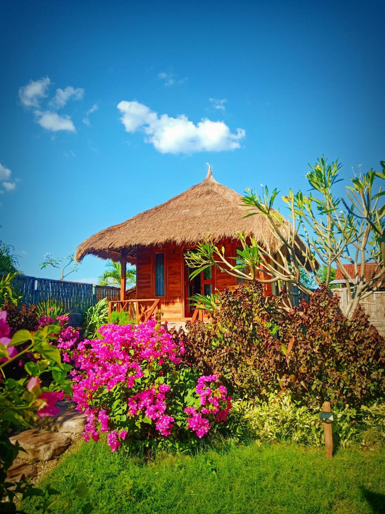 Umah Kayu 2-Menjangan Homestay Баньюведанг Экстерьер фото